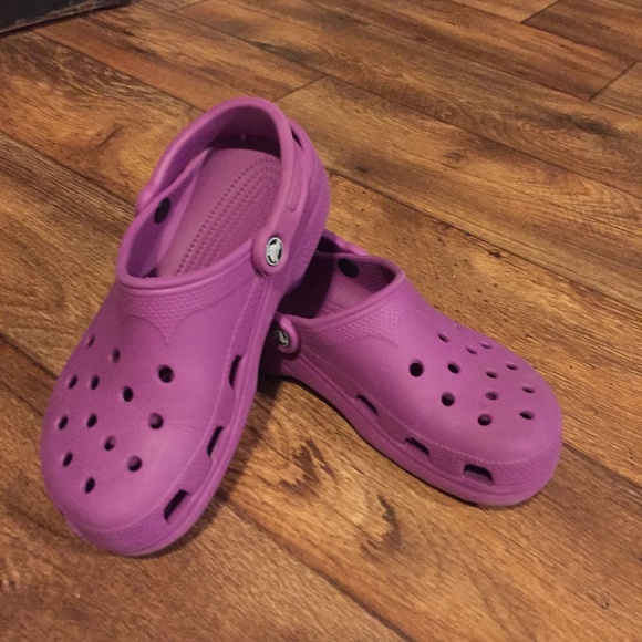 fuschia crocs